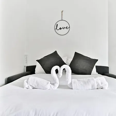 Black And White - * Les Lilas