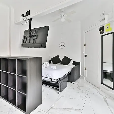 Black And White - Apartment *