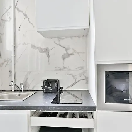 Apartment Black And White - Les Lilas