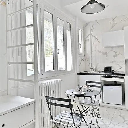 Black And White - Apartment *