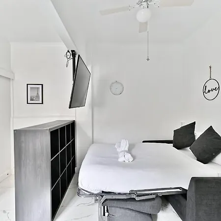 Apartment Black And White - *