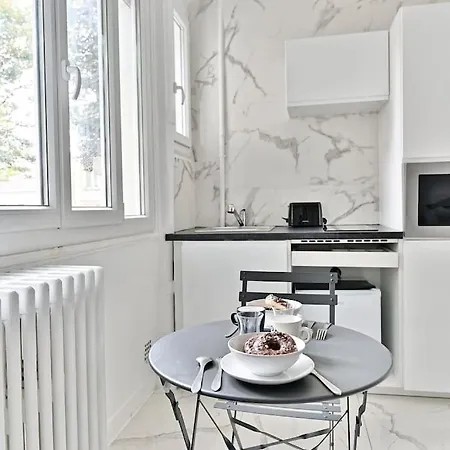 Black And White - * Les Lilas