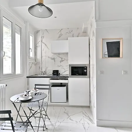 Apartment Black And White - *